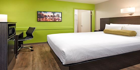 Single Queen Room at SureStay Hotel by Best Western - San Diego/Pacific Beach